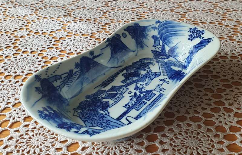 ORIENTAL BLUE & WHITE HEAVY PORCELAIN DISH LANDSCAPE SCENE SQUARE SEAL MARK