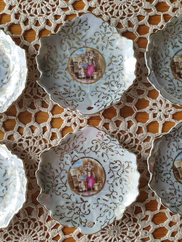 Hand Painted Porcelain Leaf Plates w/Gold Trim Couple Set 6