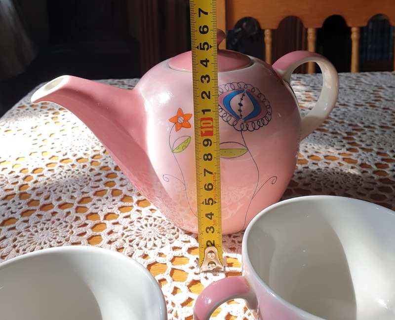 Woolworths Tea Pot with 3 Cups