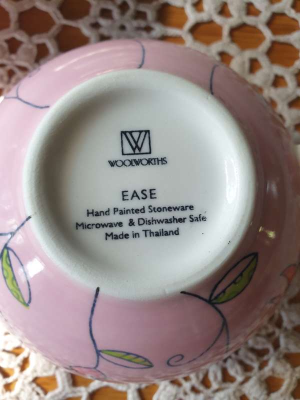 Woolworths Tea Pot with 3 Cups