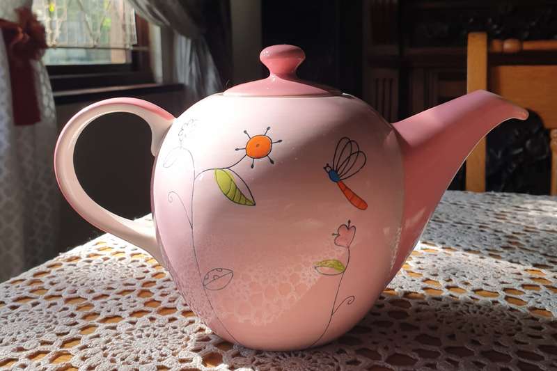 Woolworths Tea Pot with 3 Cups