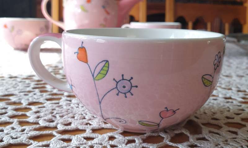 Woolworths Tea Pot with 3 Cups