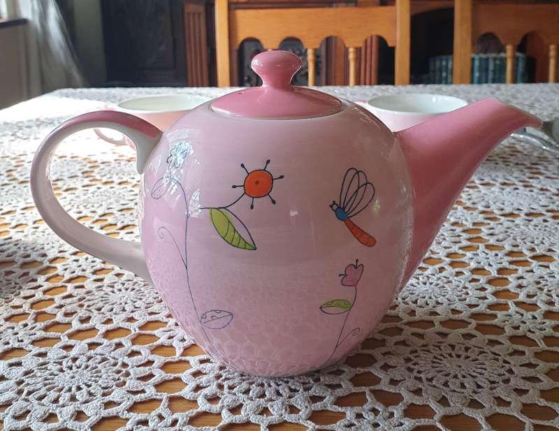 Woolworths Tea Pot with 3 Cups