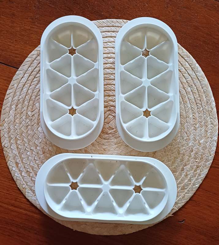 Tupperware Ice Cube Tray | 22 X 10 X 3.5 CM HIGH |
