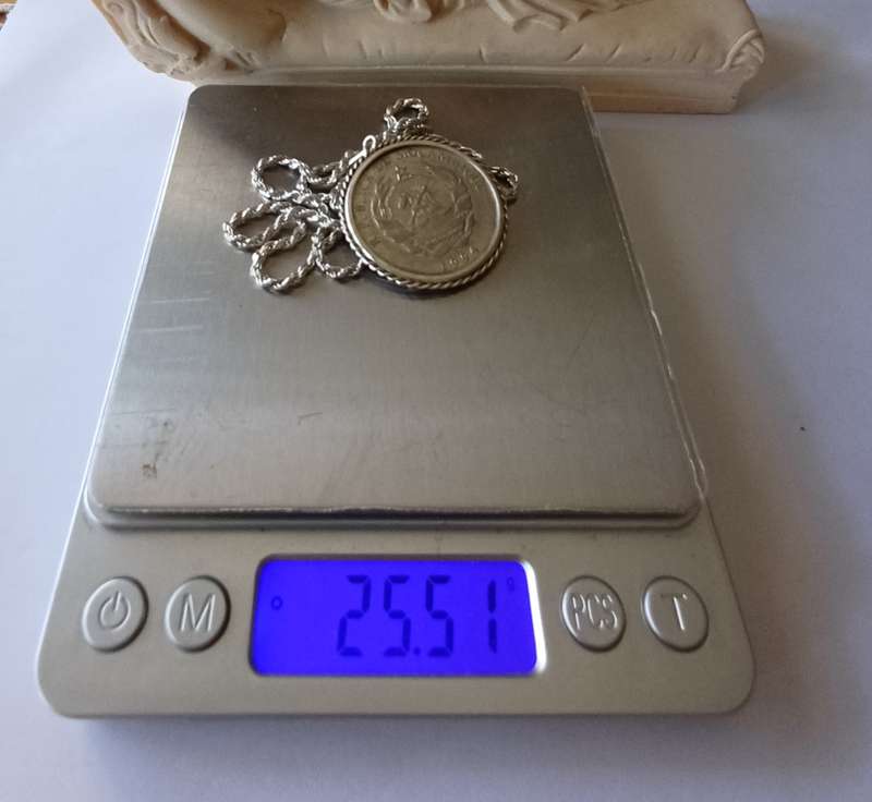 Mozambique 1000 Meticais 1994 Coin Pendant  Cased in Silver with Silver Necklace  25.51g