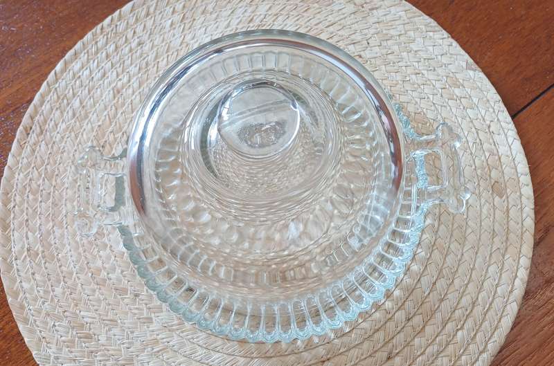 GLASS CHEESE PLATE WITH DOME