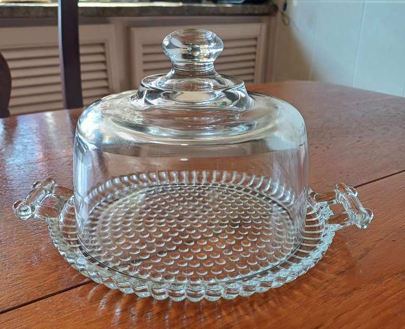 GLASS CHEESE PLATE WITH DOME