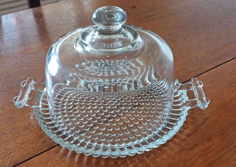 GLASS CHEESE PLATE WITH DOME