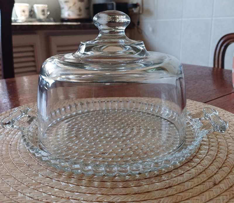 GLASS CHEESE PLATE WITH DOME