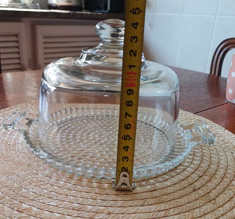 GLASS CHEESE PLATE WITH DOME