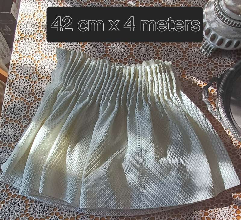 LACE CURTAIN WITH LINING 42 CM X 4 METERS VERY GOOD CONDITION | LIKE NEW |
