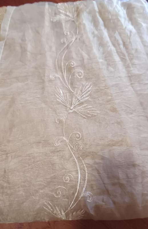 Large Gold Color Curtain  4m Wide x 2.5m Drop  Very Good Condition