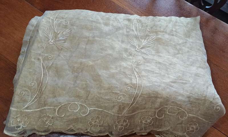 Large Gold Color Curtain  4m Wide x 2.5m Drop  Very Good Condition