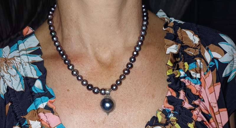 Exquisite pearl necklace with pendant
