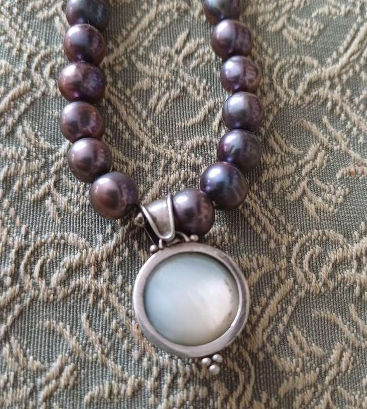 Exquisite pearl necklace with pendant