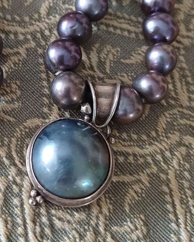 Exquisite pearl necklace with pendant