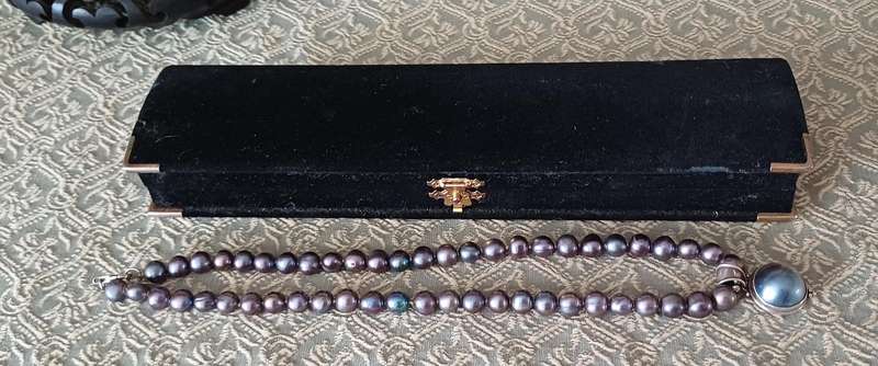 Exquisite pearl necklace with pendant