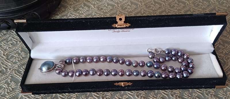 Exquisite pearl necklace with pendant
