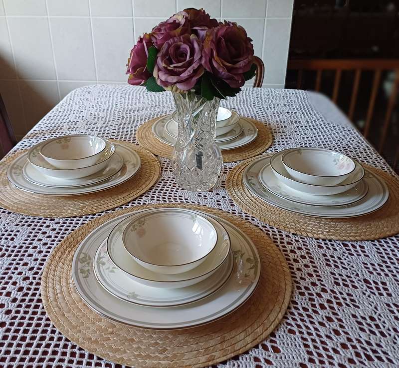 Royal Doulton Twilight Rose Dinner Set  1984 Edition |01|