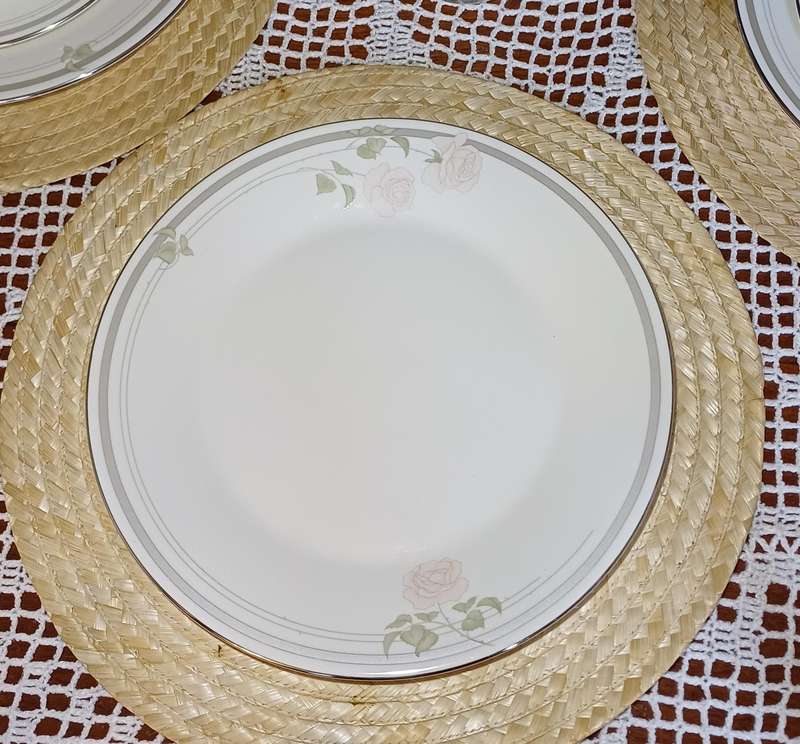 Royal Doulton Twilight Rose Dinner Set  1984 Edition |01|