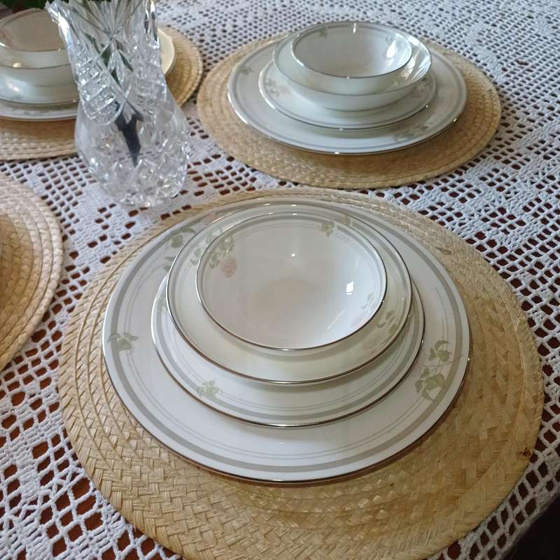 Royal Doulton Twilight Rose Dinner Set  1984 Edition |01|