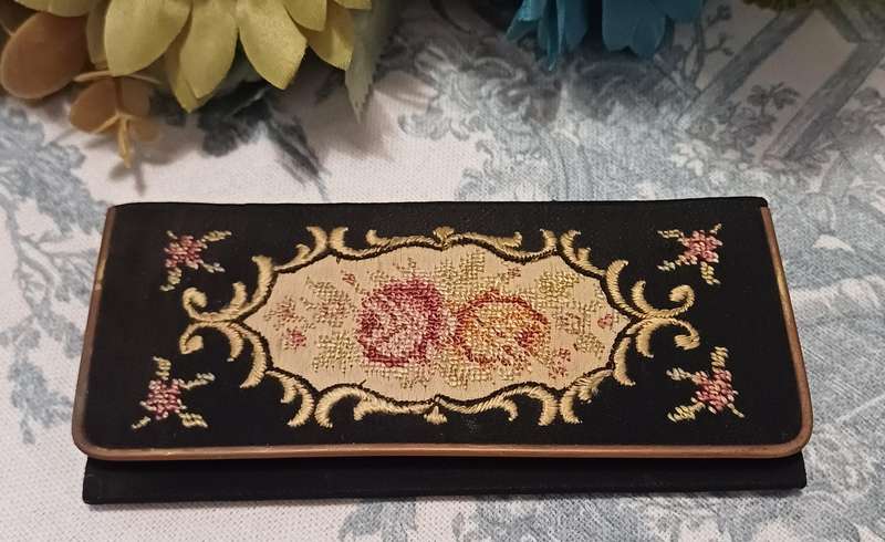 Vintage Floral Petit Point Case with Comb