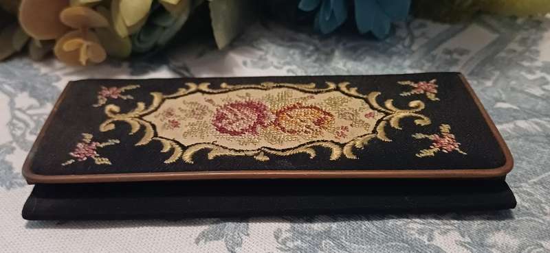 Vintage Floral Petit Point Case with Comb