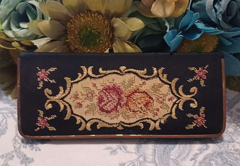 Vintage Floral Petit Point Case with Comb