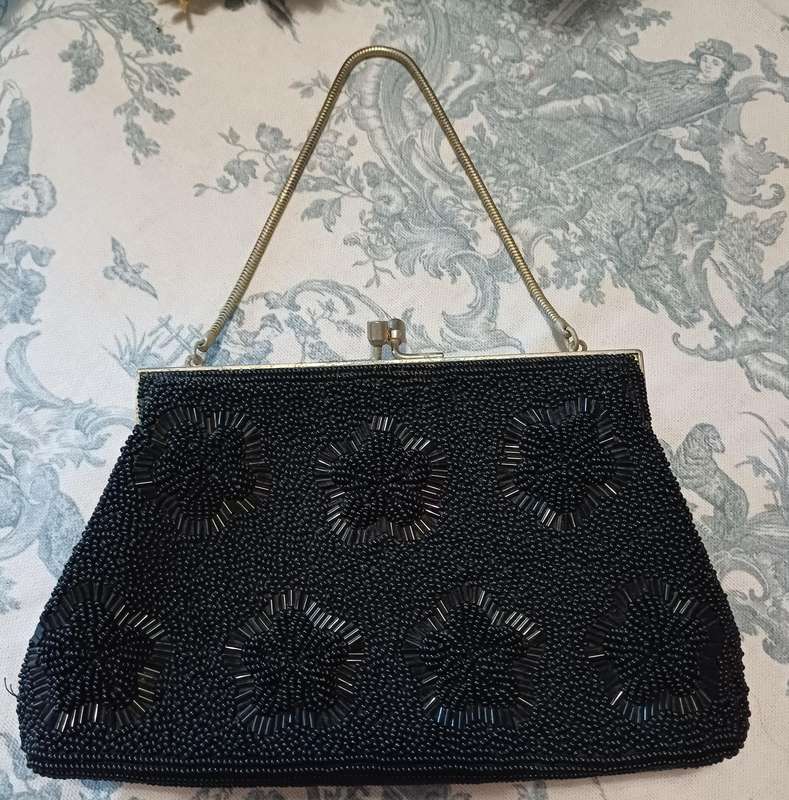 Vintage black beaded kiss lock handbag clutch with chain