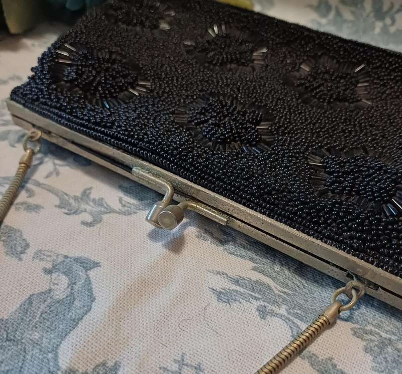 Vintage black beaded kiss lock handbag clutch with chain