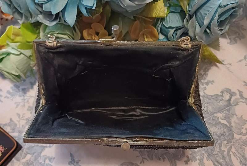 Vintage black beaded kiss lock handbag clutch with chain
