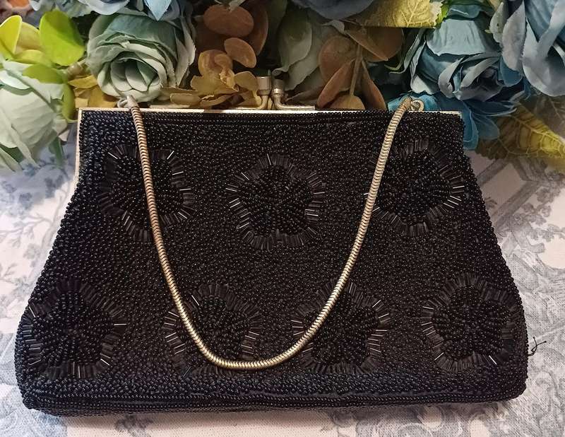 Vintage black beaded kiss lock handbag clutch with chain