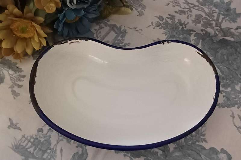Vintage Swedish Kockums Enamel Kidney-Shaped Bowl  25 x 16 x 4 cm