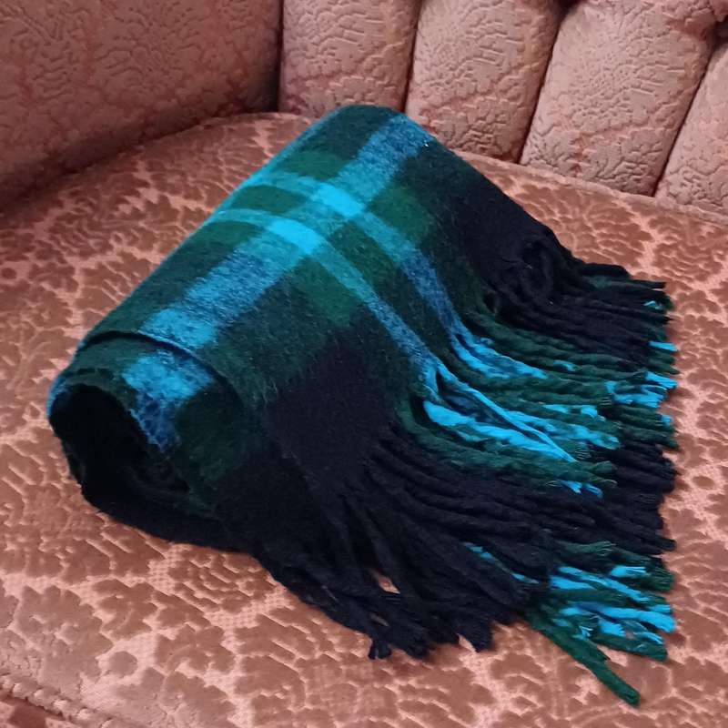 Frame Group 100% Acrylic Rug/Blanket  125 x 110 cm
