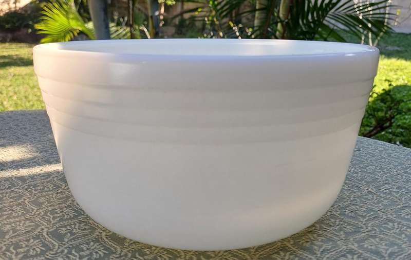 Hamilton Beach Pyrex White Mixing Bowl