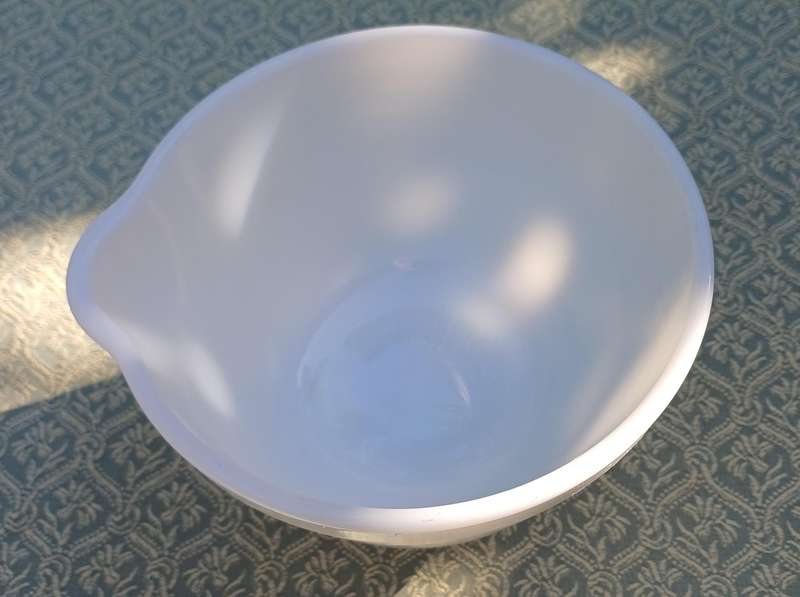Hamilton Beach Pyrex White Mixing Bowl with Spout  Made in USA