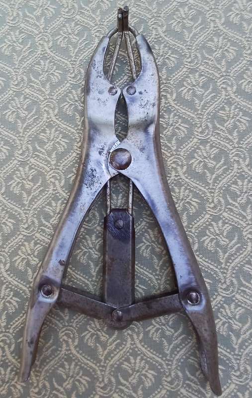 Farm Animal Livestock Elastrator Castration Bander Pliers  Preloved (22 x 11 cm)