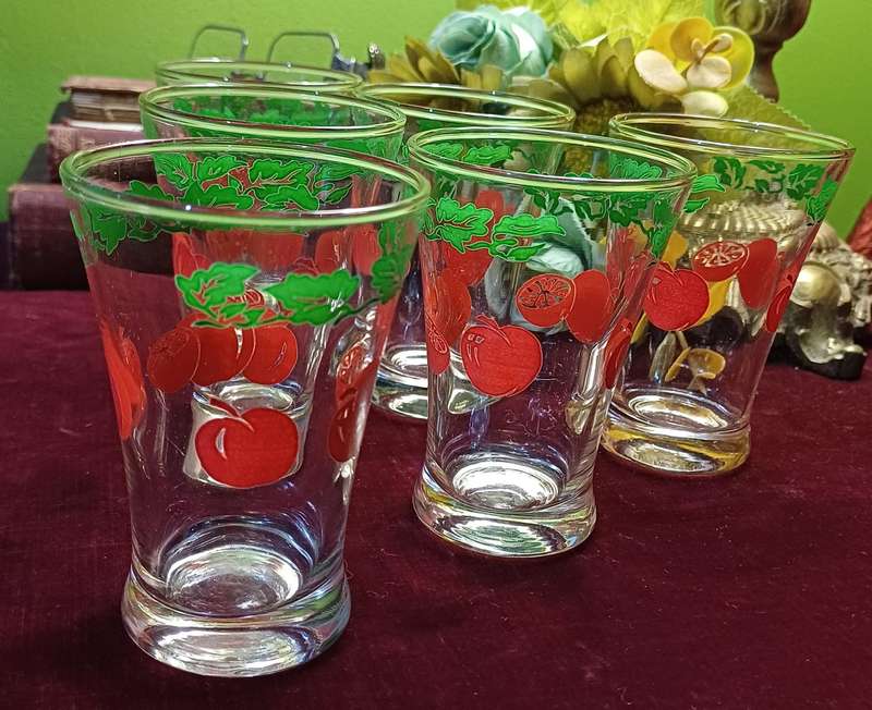 1950s Mid-Century Juice Glasses  Tomato & Vine Design  Set of 6