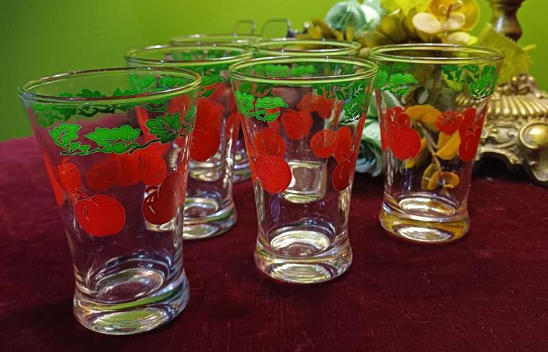 1950s Mid-Century Juice Glasses  Tomato & Vine Design  Set of 6