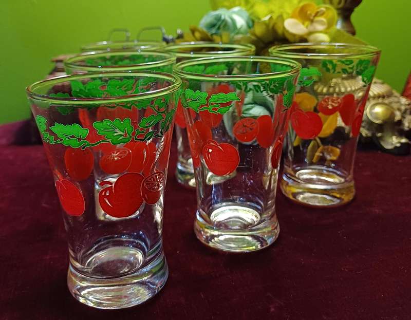 1950s Mid-Century Juice Glasses  Tomato & Vine Design  Set of 6