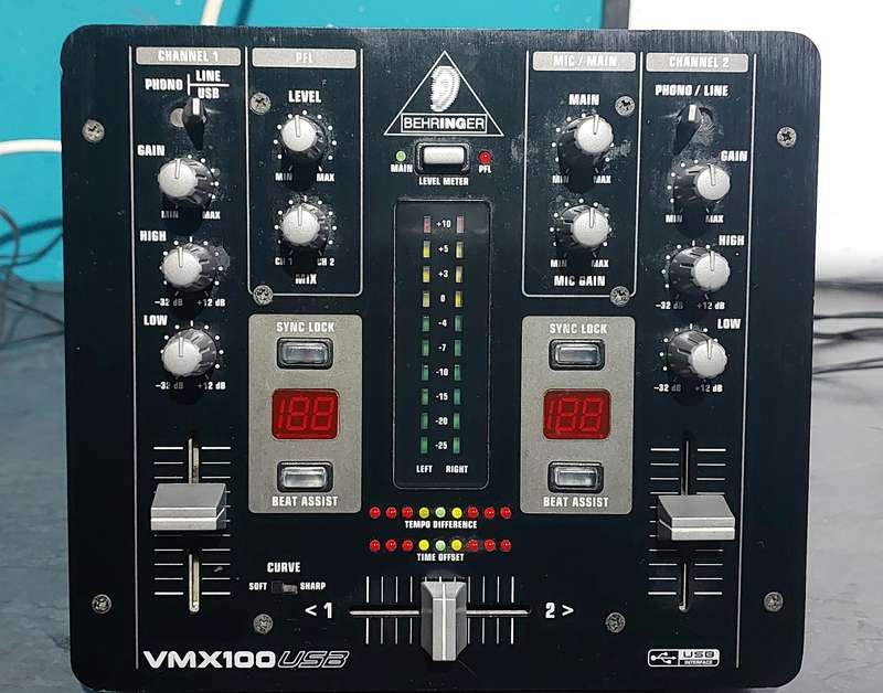 Behringer VMX100USB 2-Channel DJ Mixer