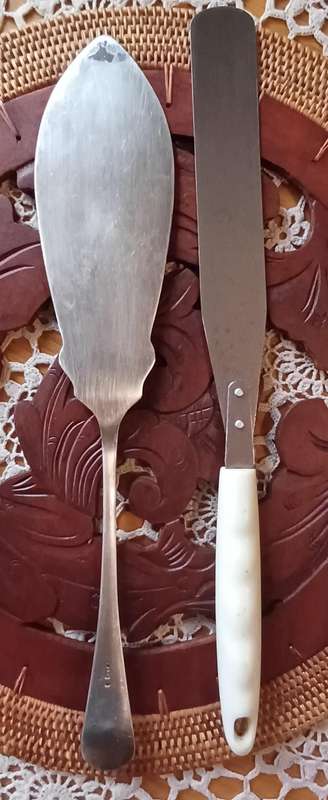 Vintage Metal Flexible Spatula Icing Spreader & silver plated cake server
