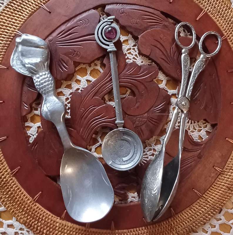 VINTAGE UTENSILS | DISPLAY | DECOR | CAKE |