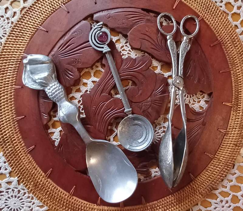 VINTAGE UTENSILS | DISPLAY | DECOR | CAKE |