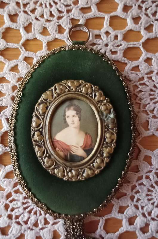 Lovely Italian Velvet And Silk triple portraits miniatures and tasle