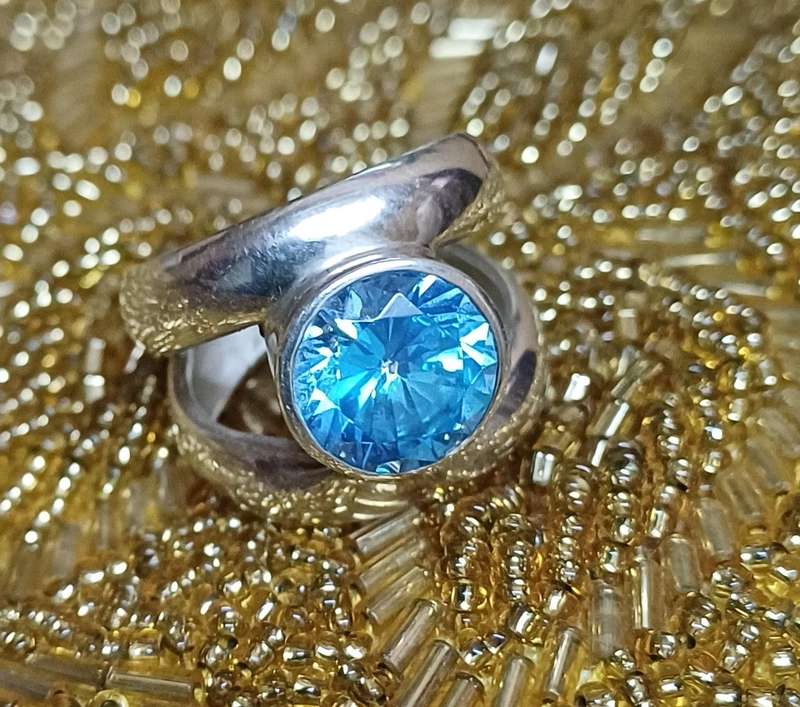 Blue Topaz Ring | SILVER |