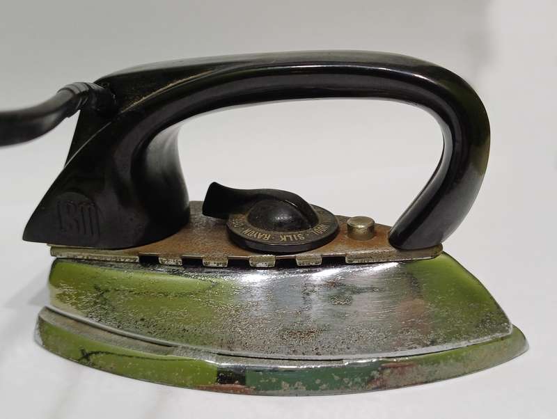 Electric Travel Iron