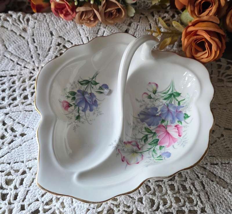 ROYAL ALBERT LEAF DISH | SWEET PEA | FRIENDSHIP SERIES |