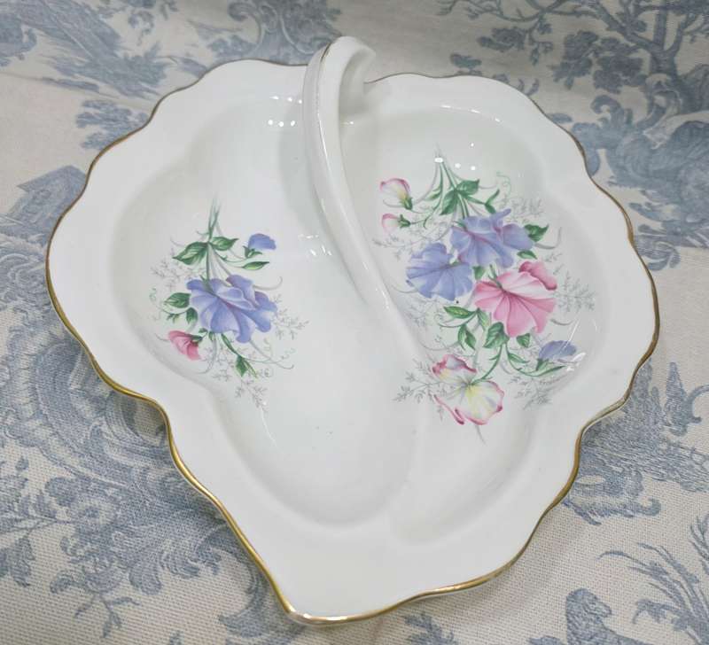 ROYAL ALBERT LEAF DISH | SWEET PEA | FRIENDSHIP SERIES |