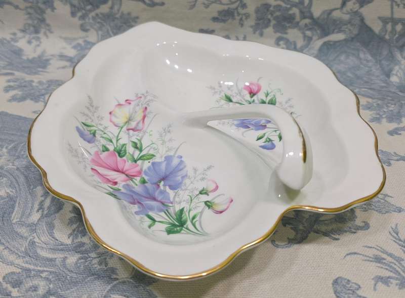 ROYAL ALBERT LEAF DISH | SWEET PEA | FRIENDSHIP SERIES |